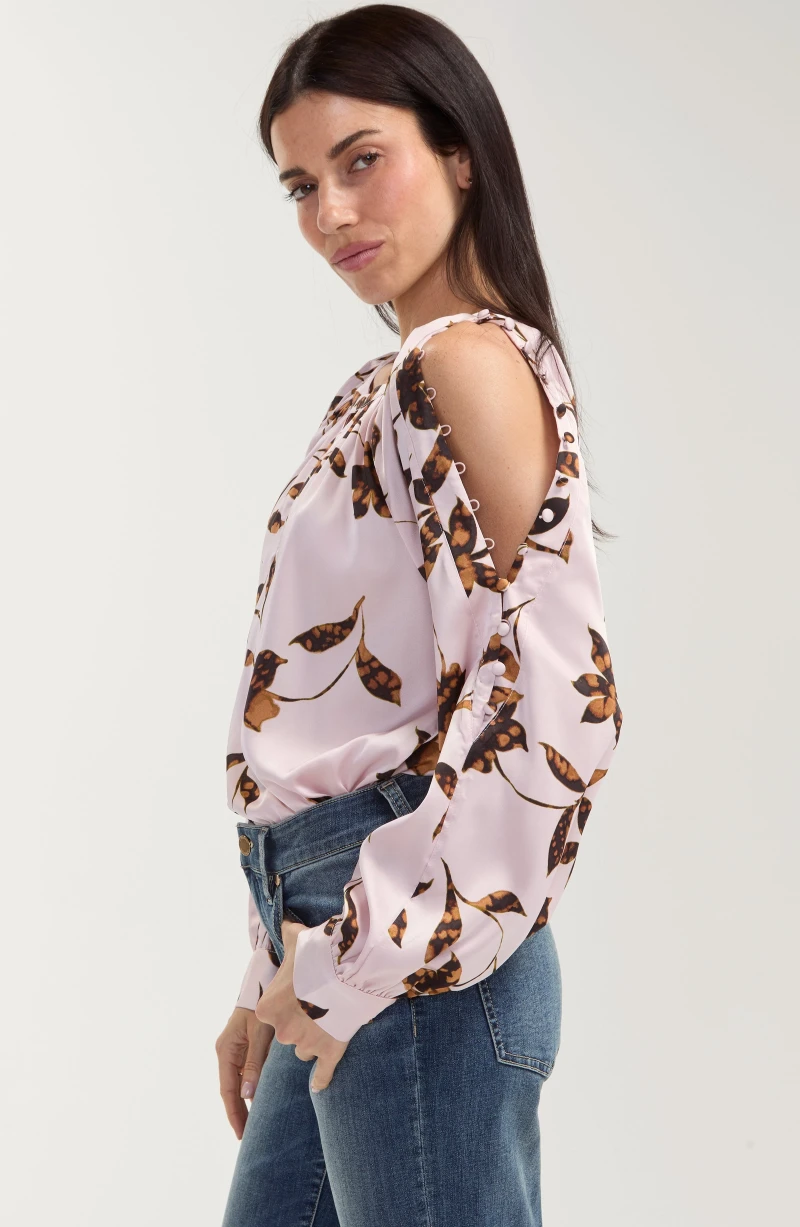 Image of LONG SLEEVE WOVEN BLOUSE W/ BUTTON DETAIL