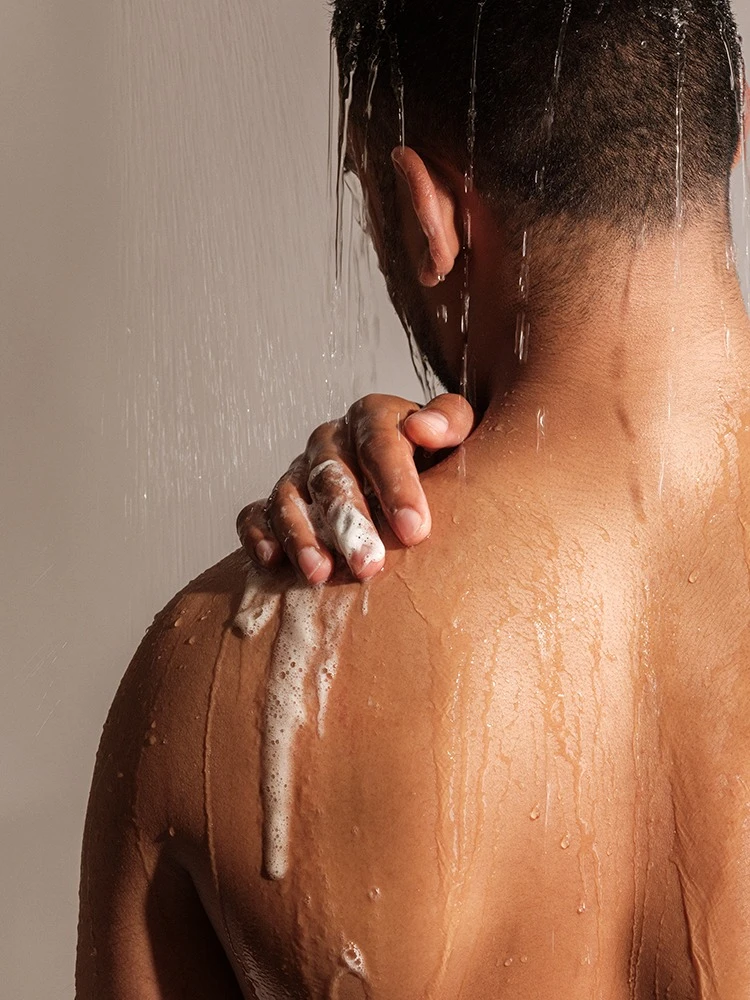 VITALITY BRIGHTENING BODY CLEANSER
