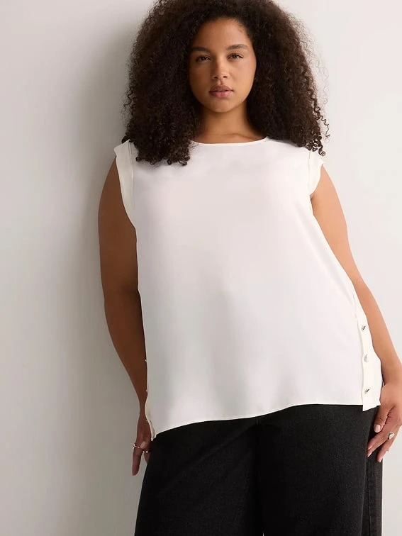 30% OFF Tops*
