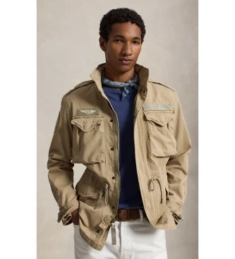 La icónica chaqueta de campo beige