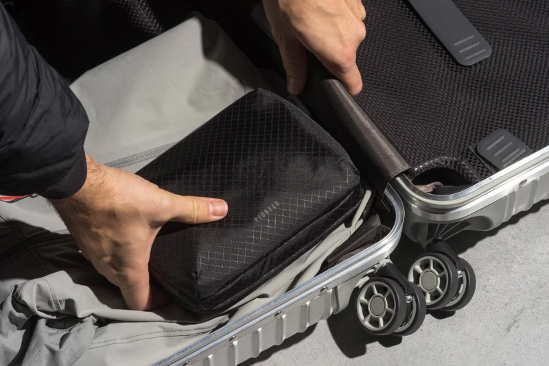 Global pouch interior pockets